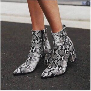 Tony Bianco Australia Brazen Bootie in Snakeskin w/ block heel size 6